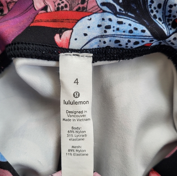 Lululemon flower yoga pants size 4 - Picture 4 of 4